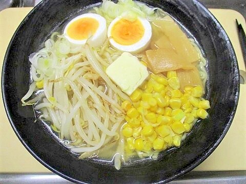 インスタントラーメンで☆具たっぷり塩ラーメン